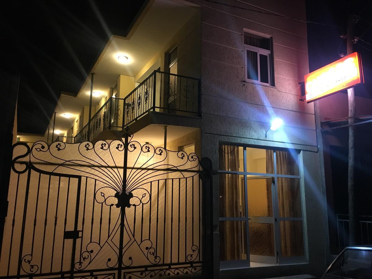 Cheers Bed & Breakfast Adís Abeba Exterior foto